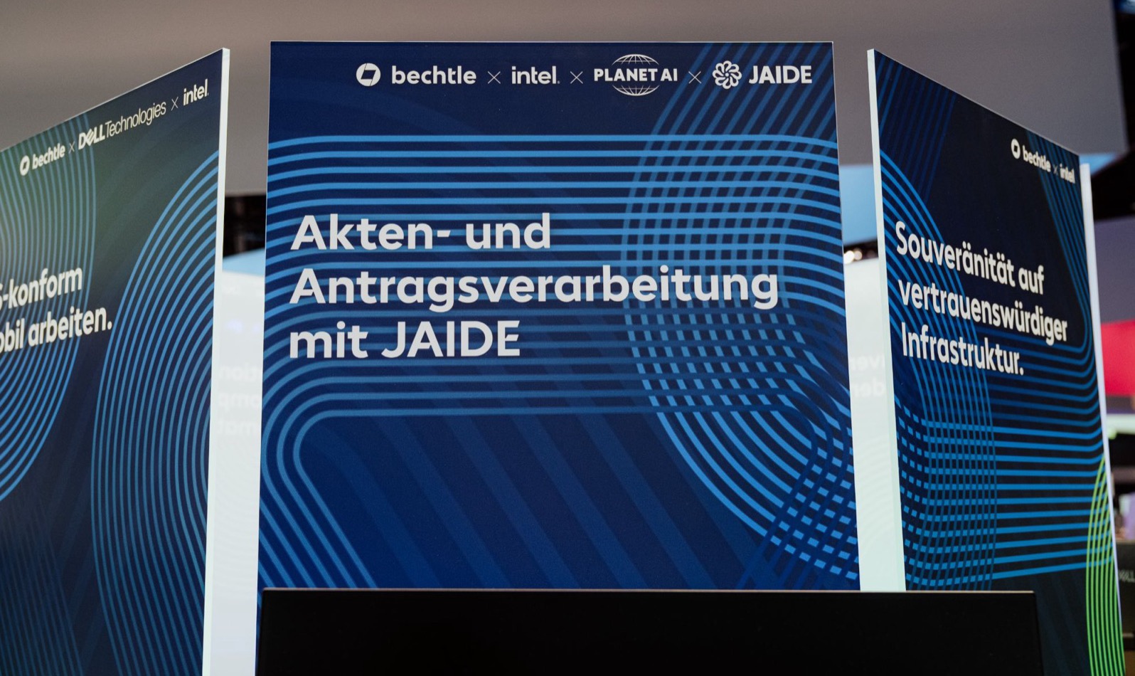 The joint stand of Bechtle, Intel and PLANET AI with the sign “Case file and application processing with JAIDE”