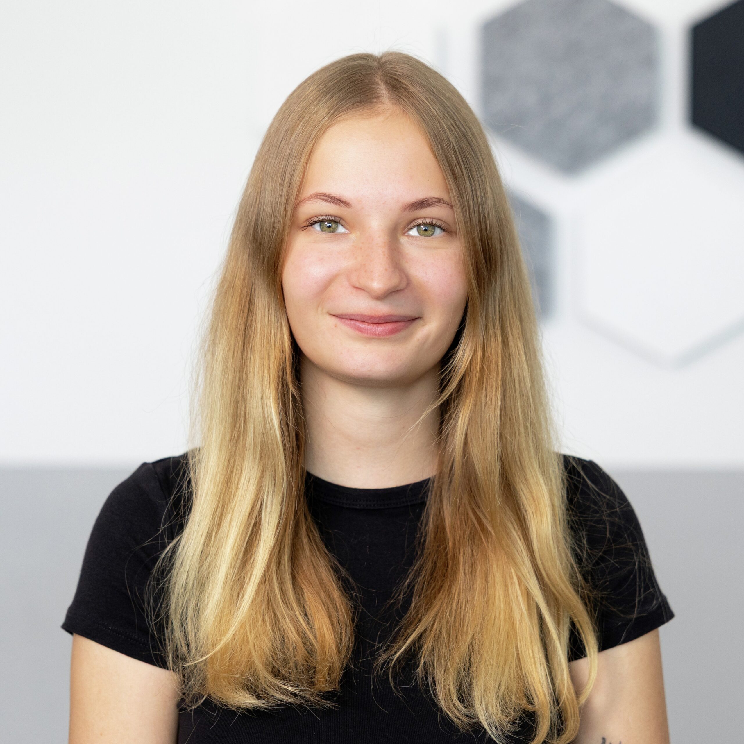 Josie Eni Holtzermann (Studentin Marketing)